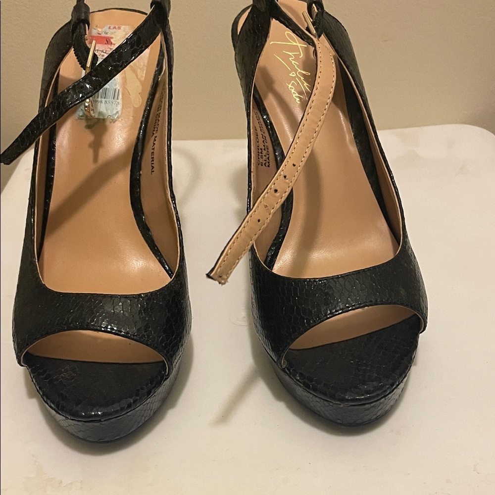 Thalia Sodi Black and Tan Peep-Toe Platform Heels
